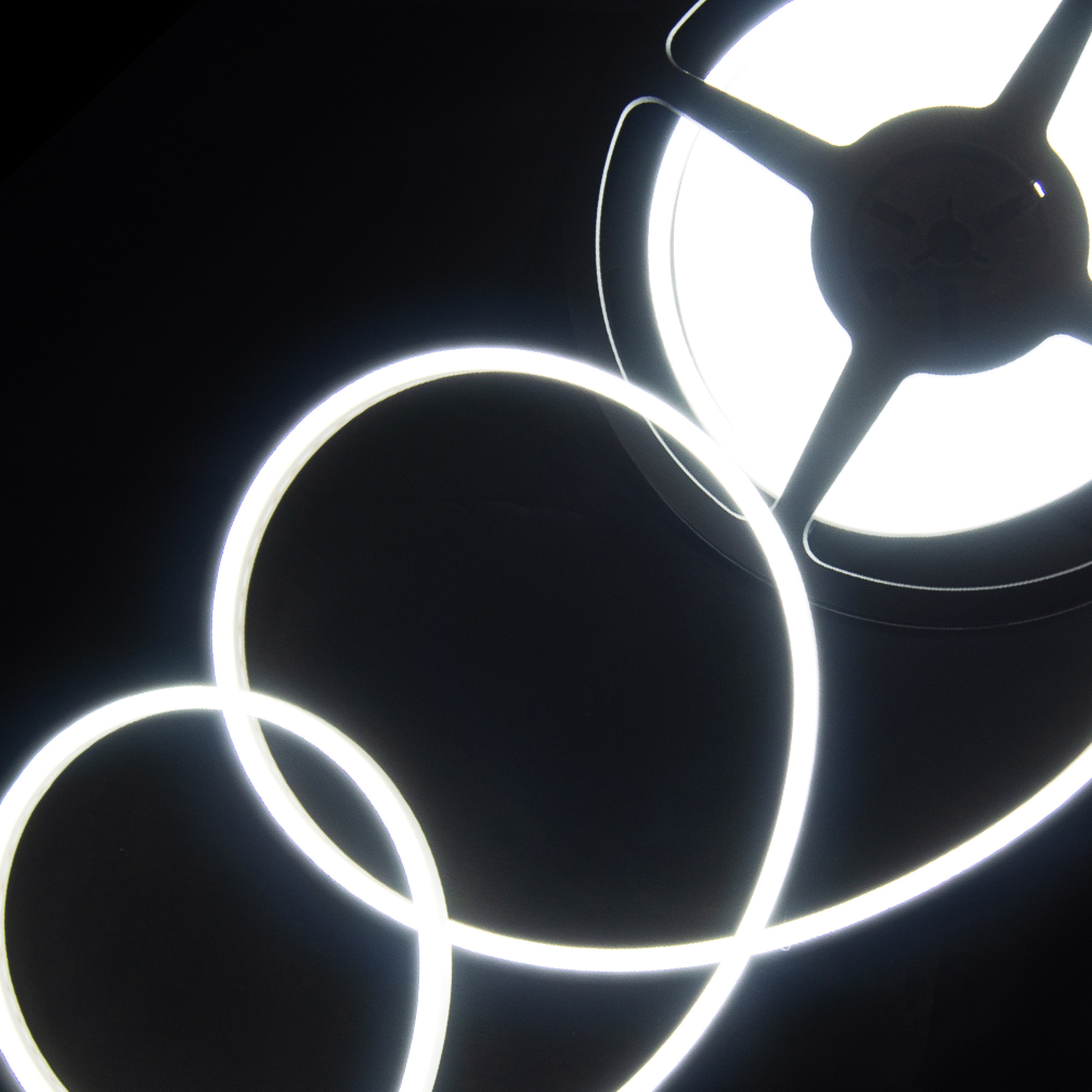 УЦЕНКА Неон гибкий ПВХ SMD2835 12В 110д/м 9Вт Белый 6*12мм рез1диод IP65 5м SignImpres