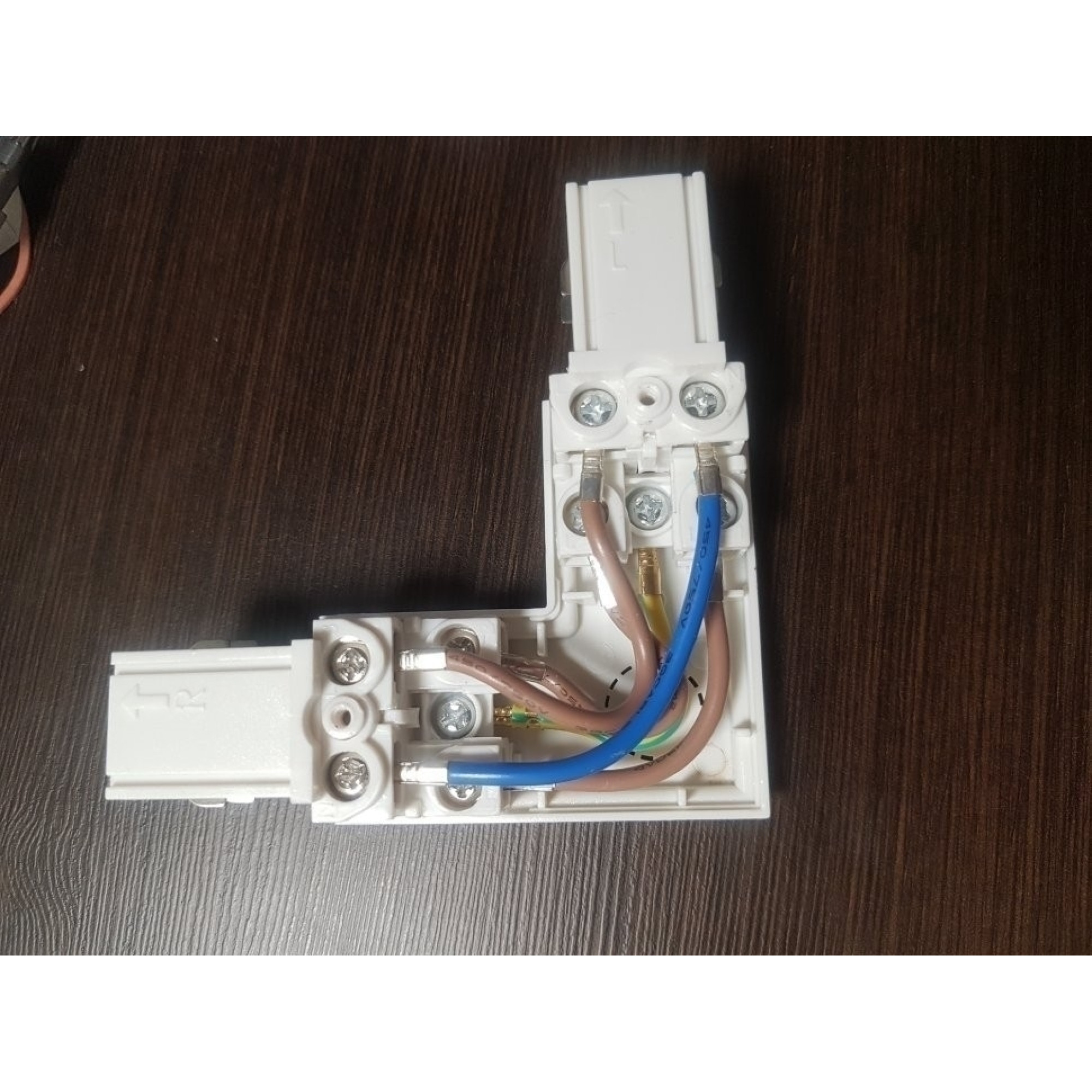 Соединитель L внутренний с токопроводом для трехфазного шинопровода Port 135065 Novotech