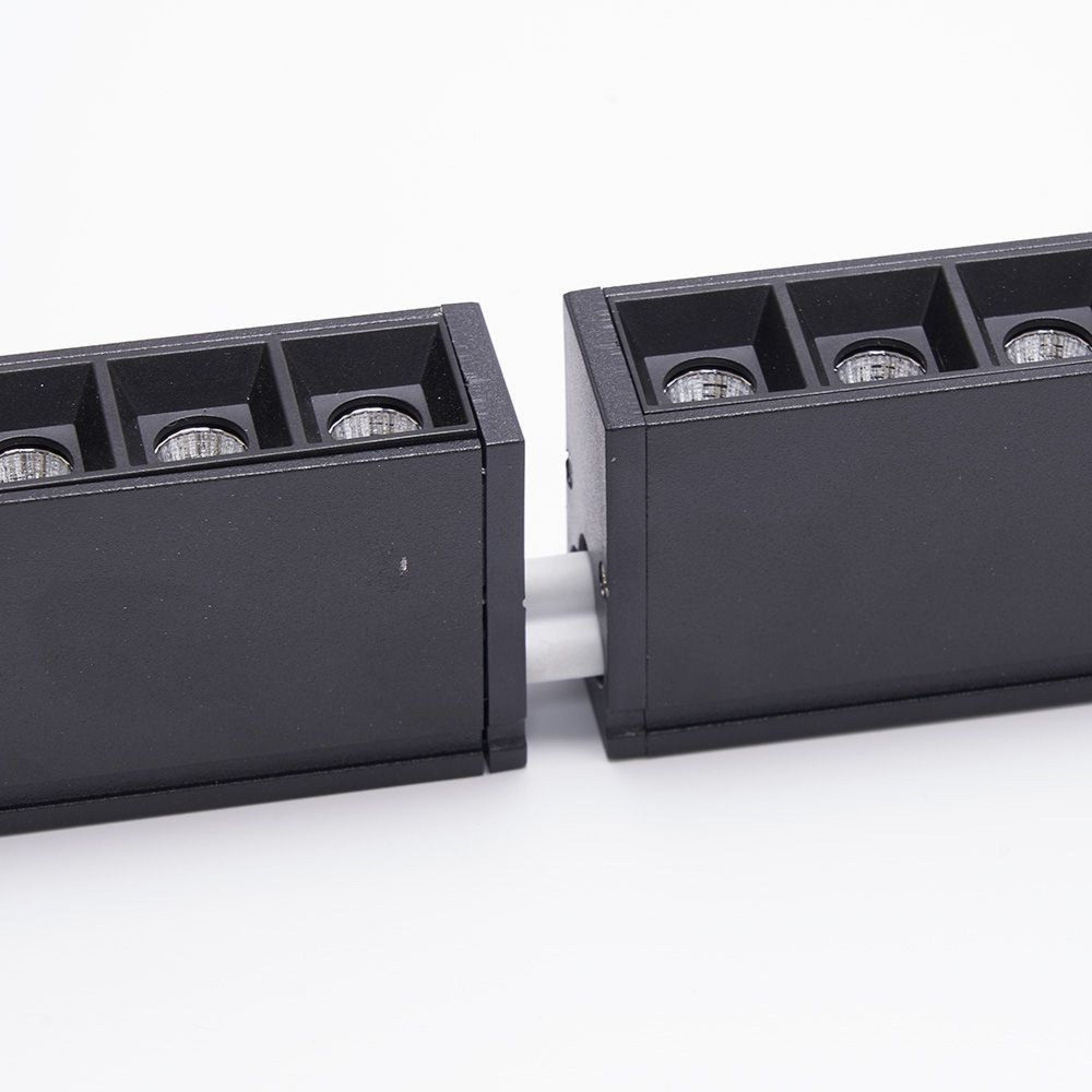 Светильник с рефлекторами в алюминиевом корпусе, белый 1197*23*42мм AL4028 30W 3000Lm 6500K Feron