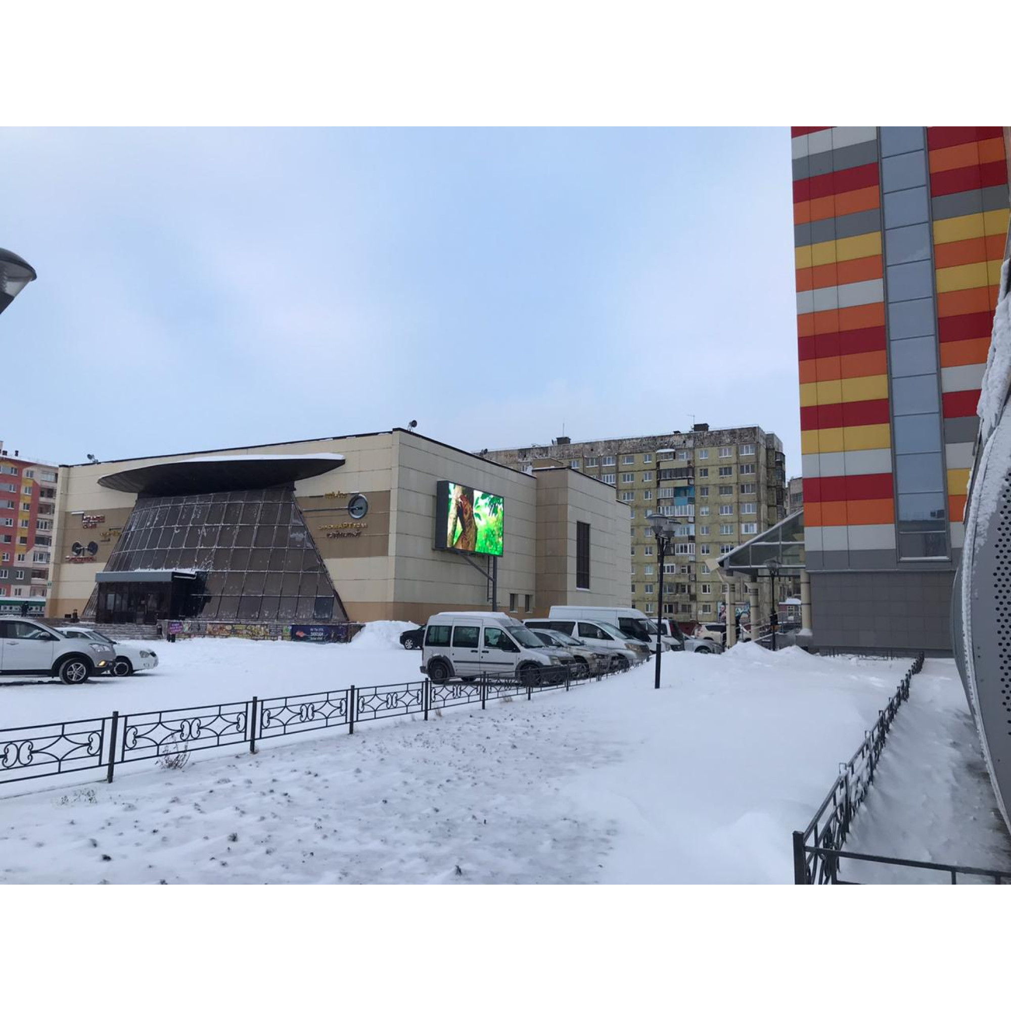 Светодиодный экран уличный Р8 8640*4800мм 45 кабинетов (960*960) SignImpress