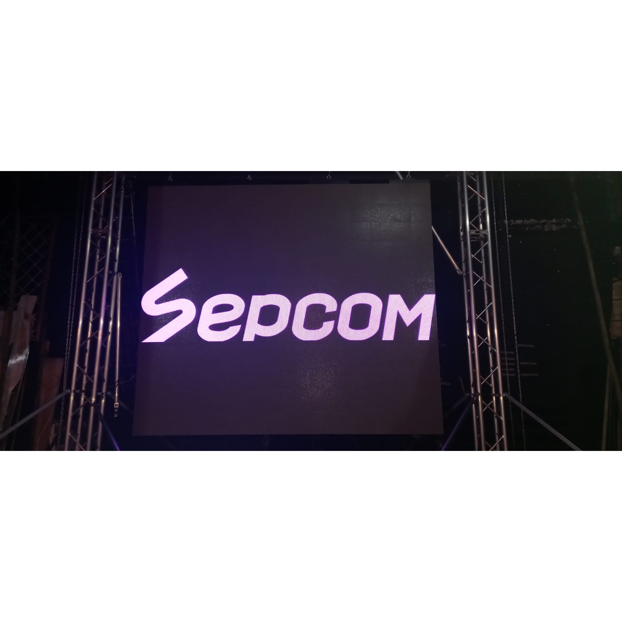 Светодиодный прокатный экран уличный Р4,81 3500*3000мм 21 кабинет (500*1000) SignImpress