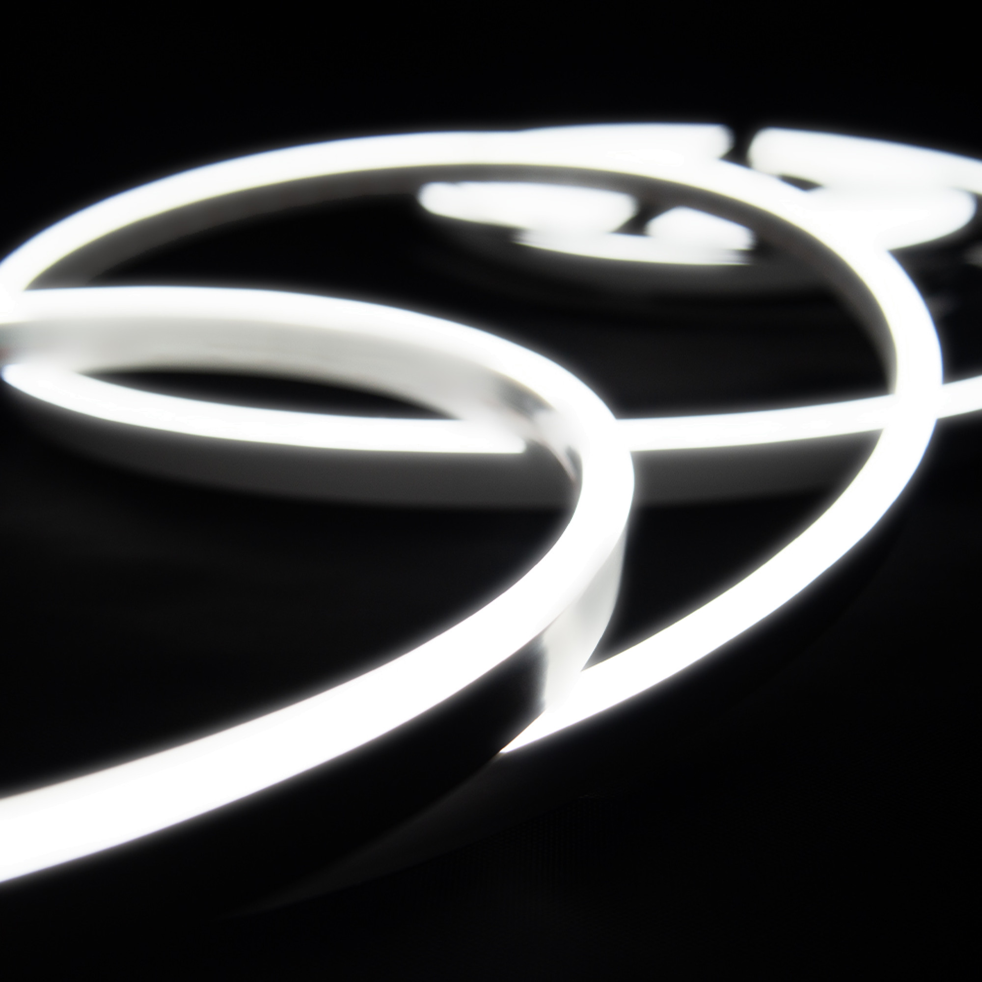 УЦЕНКА Неон гибкий ПВХ SMD2835 12В 110д/м 9Вт Белый 6*12мм рез1диод IP65 5м SignImpres