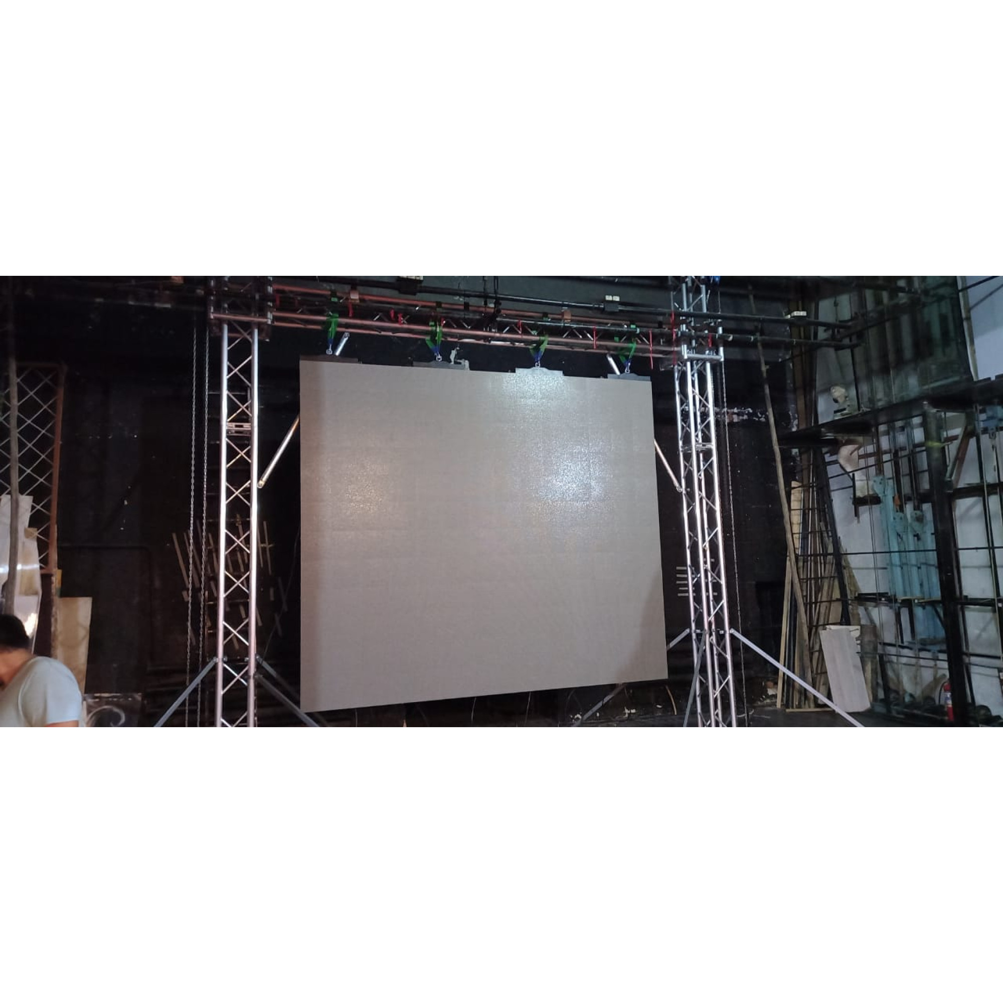 Светодиодный прокатный экран уличный Р4,81 3500*3000мм 21 кабинет (500*1000) SignImpress