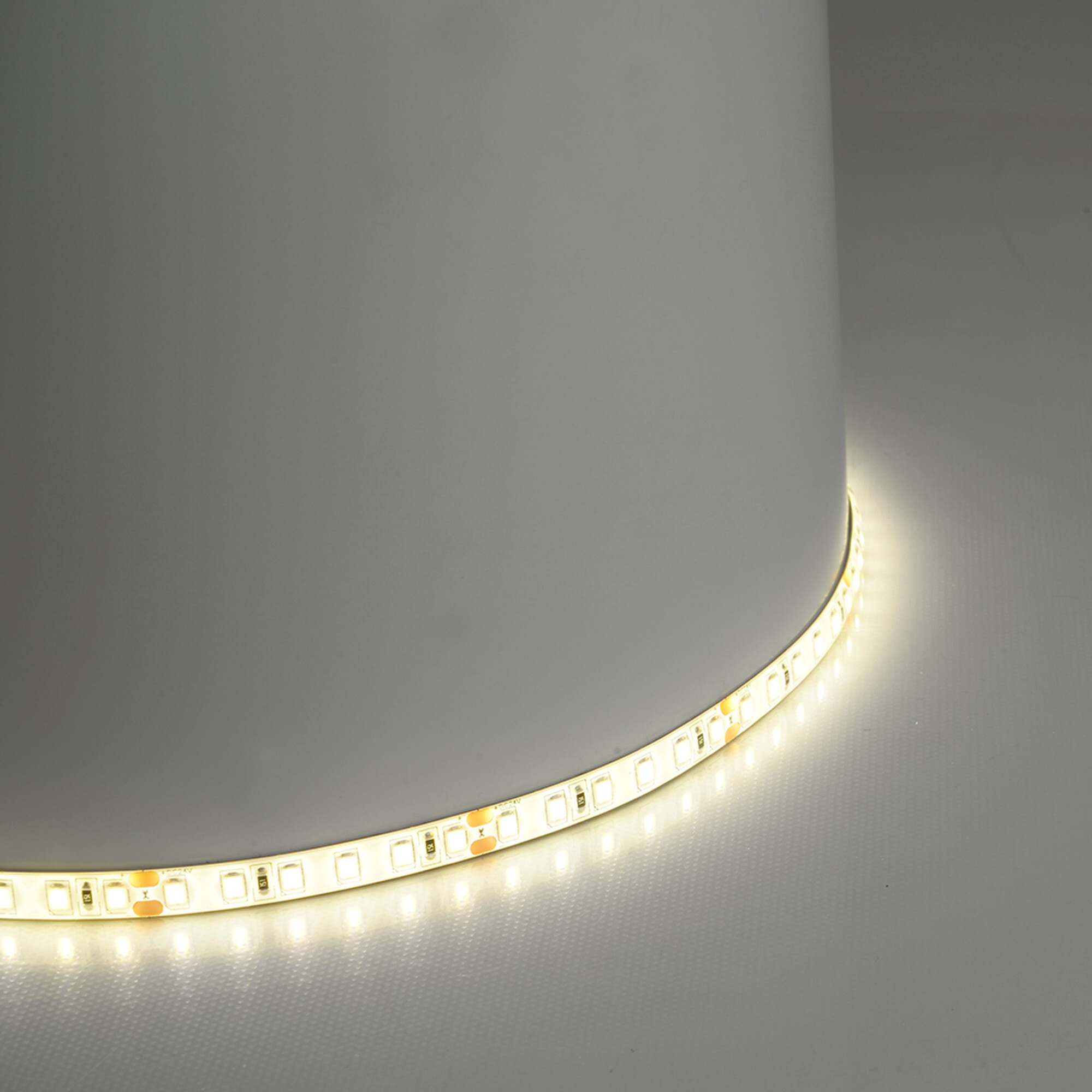 Лента светодиодная 120SMD(2835)/м 11Вт/м 24V 5000*8*1.22мм 3000К, LS511 FERON