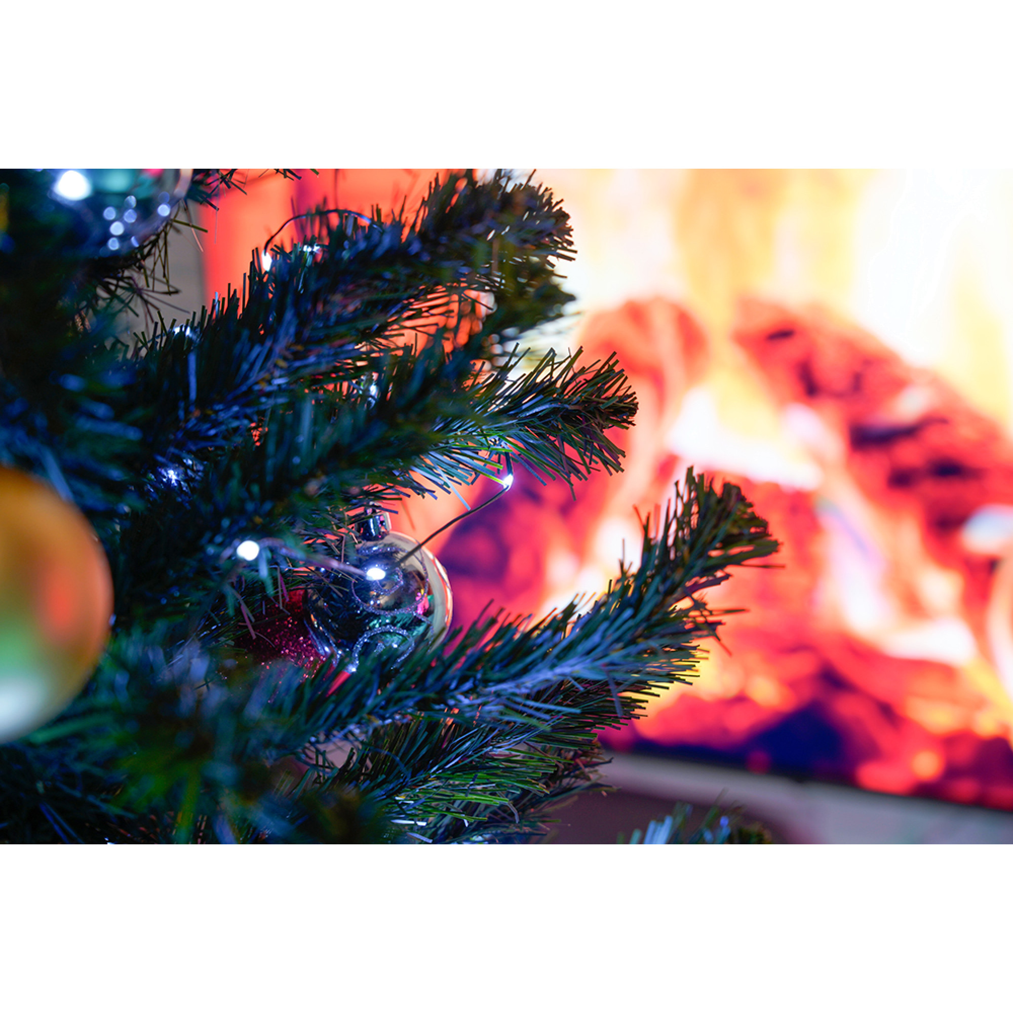 Светодиодная гирлянда CL583 линейная Роса (на проволоке) 5000К c питанием от сети 220V 20м Feron