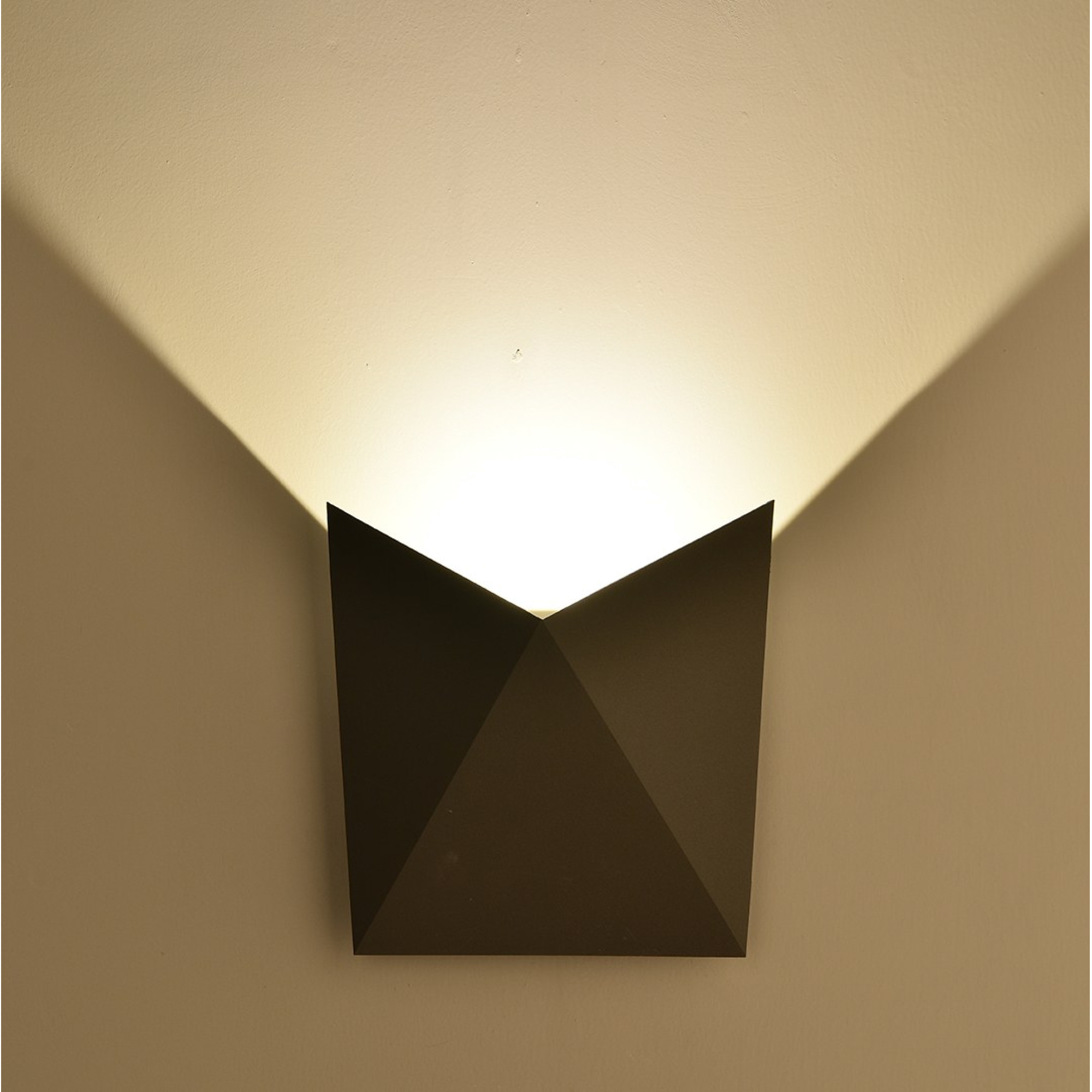 Светильник настенный TANGO, черный, 7Вт, 3000K, IP54, GW-A816-7-BL-WW SWG