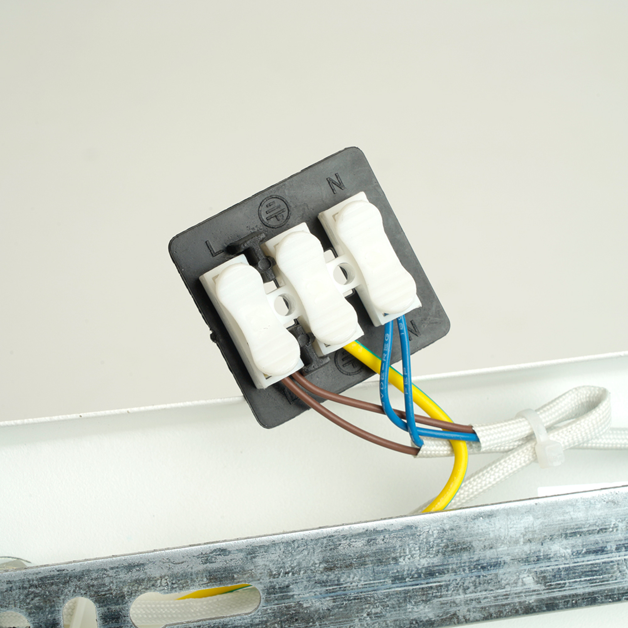 Светильник ML1862 ZEN настенно-потолочный под лампу GU10, белый, хром Feron 